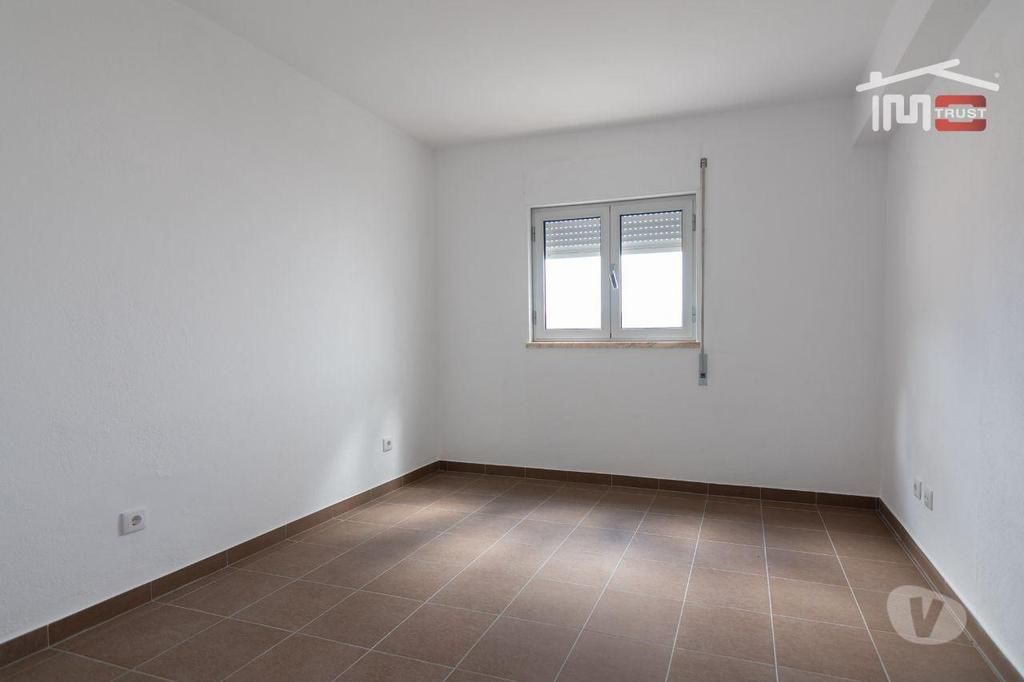 Apartamentos a venda Ourém - Fotos para Ourem-Moradia com grande potencial (1-M-000396)