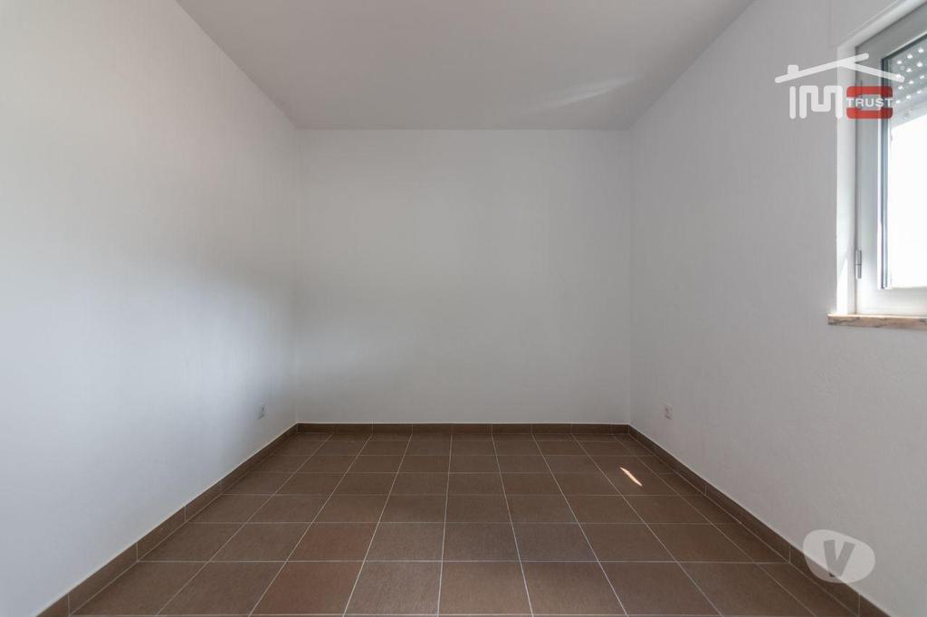 Apartamentos a venda Ourém - Fotos para Ourem-Moradia com grande potencial (1-M-000396)