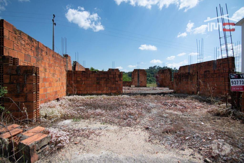 Terrenos Ourém - Fotos para Ourem-Terreno com Moradia Iniciada a poucos Km Ourém (1-T-000401)