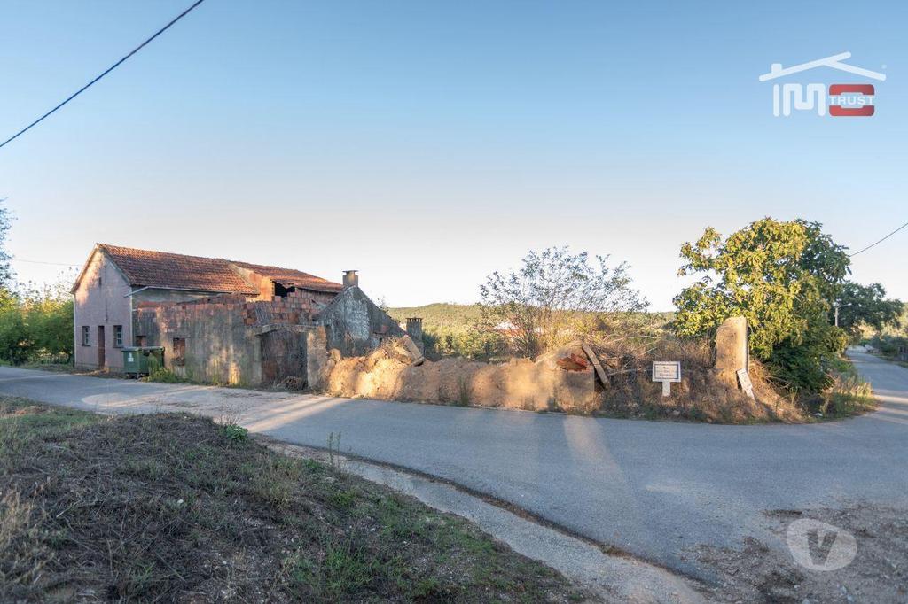 Apartamentos a venda Ourém - Fotos para Ourem-Moradia T3 em casal Pinheiro (1-M-000399)
