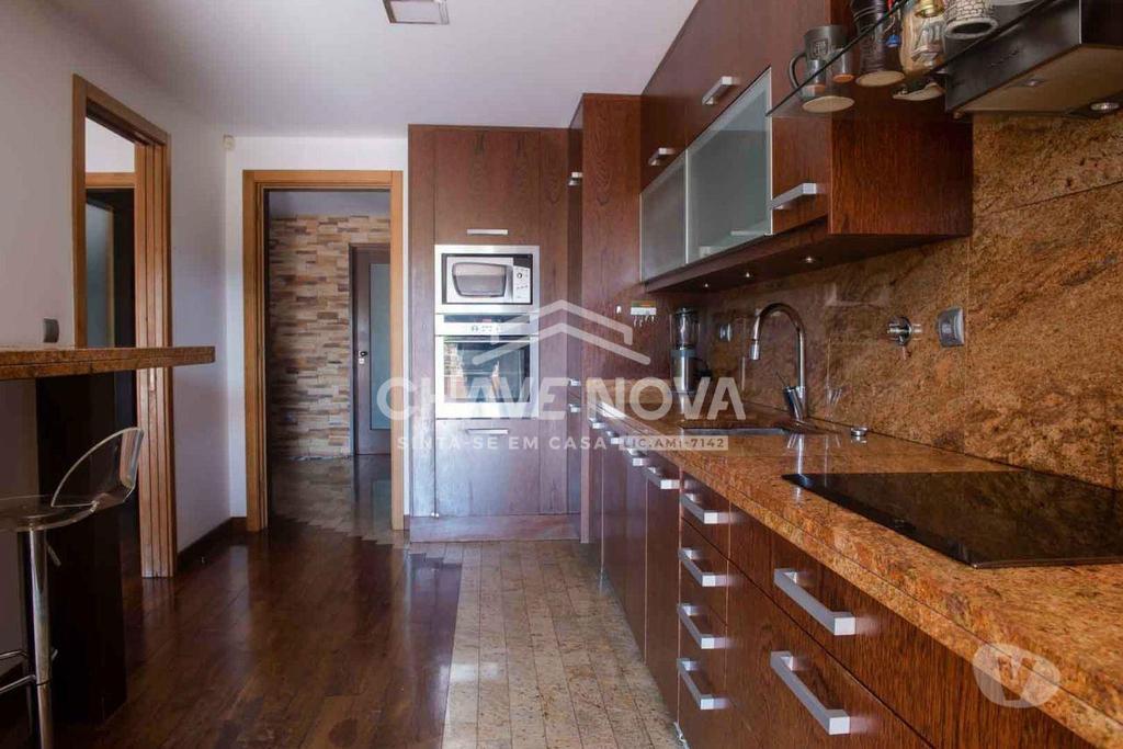 Imóveis para alugar Vila Nova de Gaia - Fotos para Apartamento T2 com terraço e box em condomínio fechado com...