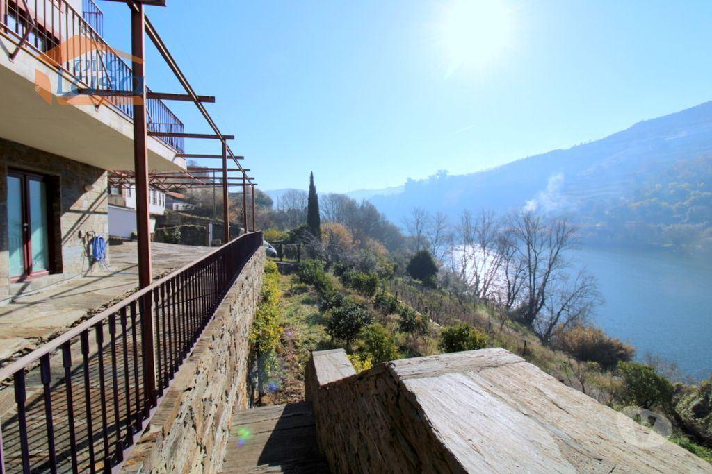 Apartamentos a venda Peso da Régua - Fotos para Moradia T4 Régua na primeira Linha de Rio como Nova 4 Suites