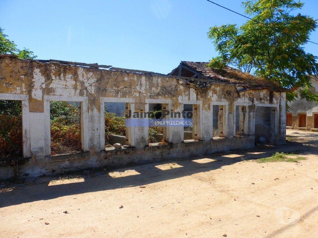 Comprar Loja Figueira de Castelo Rodrigo - Fotos para Casa, Armazém e Lagar antigos com terreno. Portugal, Guarda,...