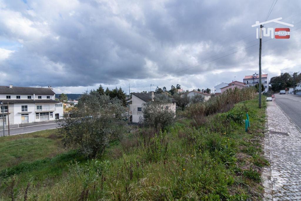 Terrenos Ourém - Fotos para Ourem-Terreno Urbano em zona privilegiada de Ourém, (1-T-000438)