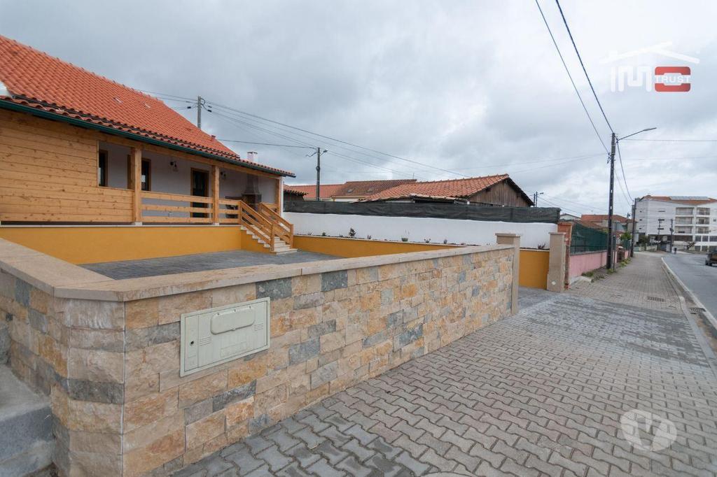 Apartamentos a venda Leiria - Fotos para Moradia T2 totalmente remodelada a dois passos de Fátima.