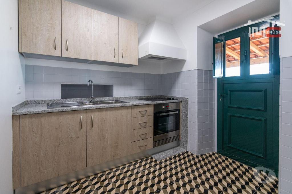Apartamentos a venda Leiria - Fotos para Moradia T2 totalmente remodelada a dois passos de Fátima.