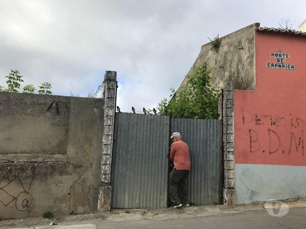 Comprar Loja Almada - Fotos para Terreno urbano no centro Monte de Caparica para edifício com...