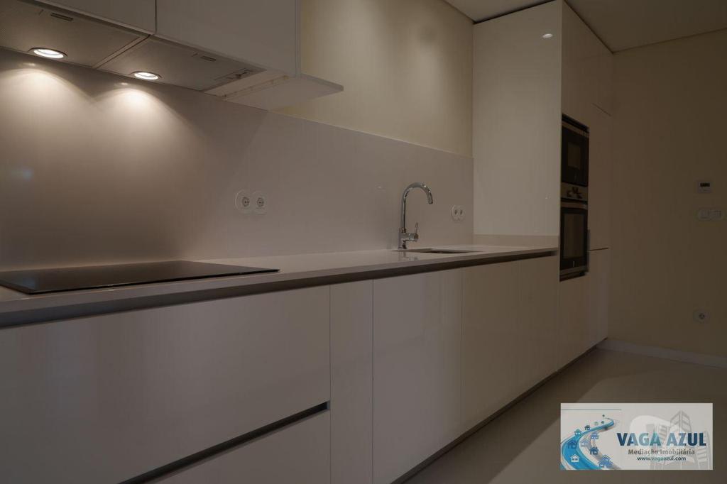 Apartamentos a venda Porto - Fotos para Apartamento T3 com Garagem Individual Recuperado à Avenida da