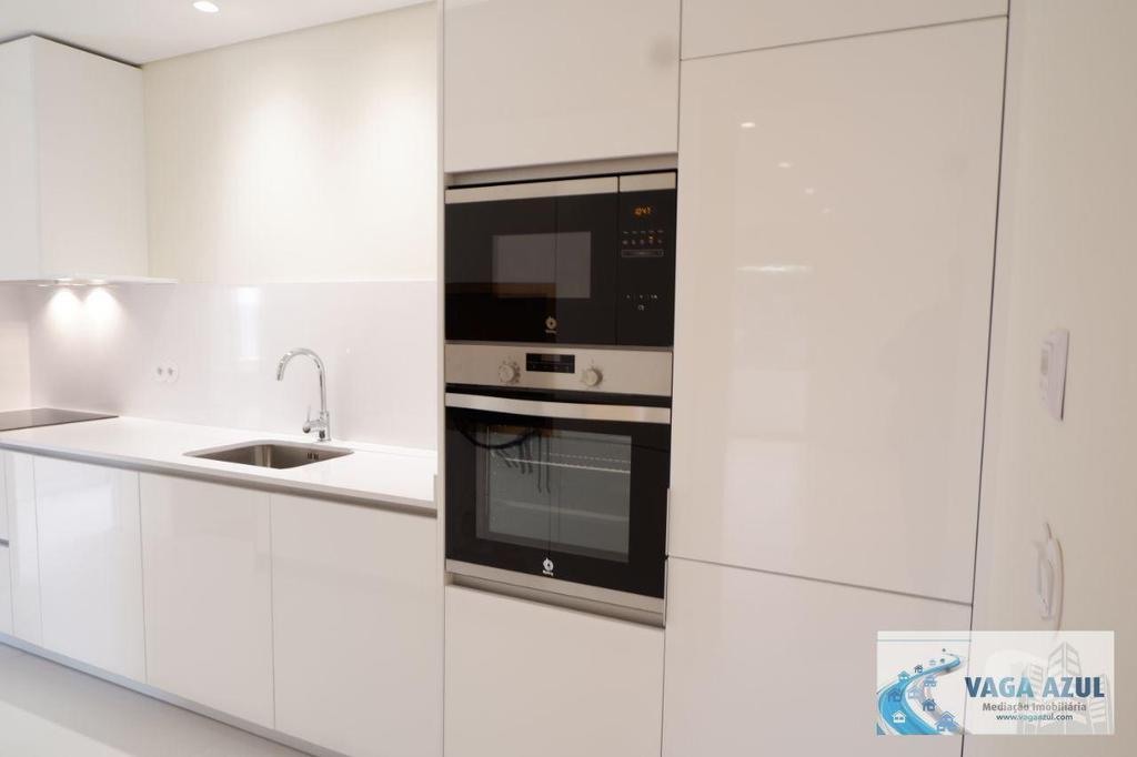 Apartamentos a venda Porto - Fotos para Apartamento T3 com Garagem Individual Recuperado à Avenida da