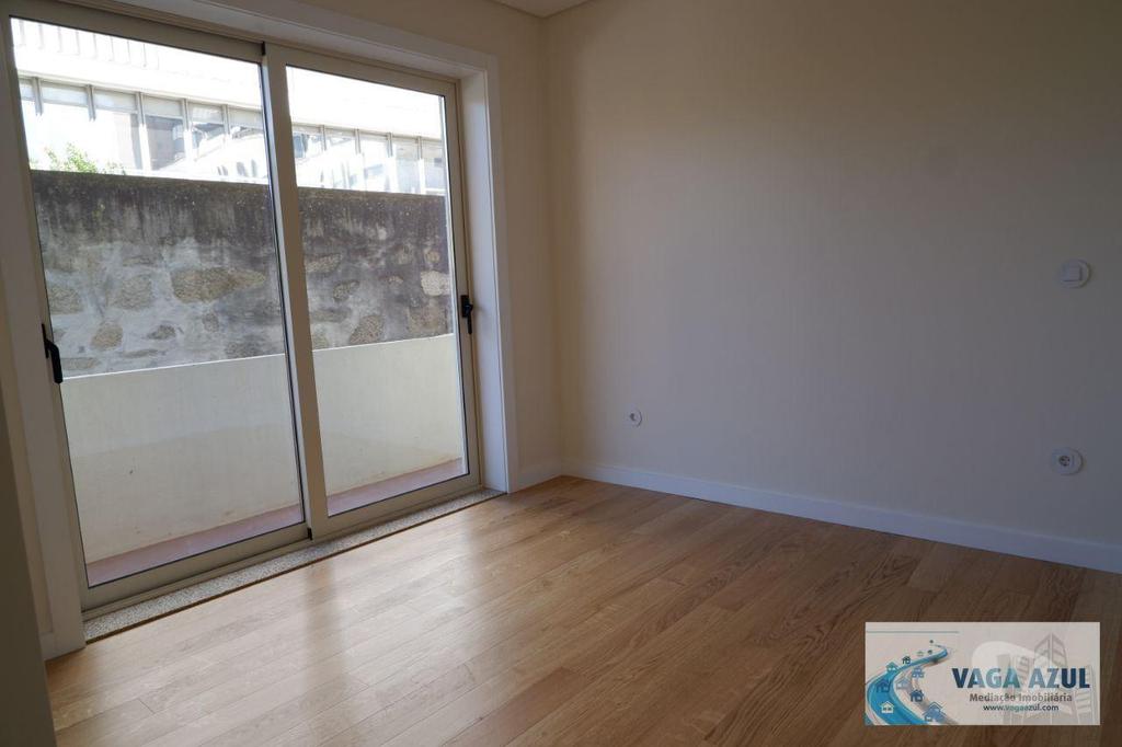 Apartamentos a venda Porto - Fotos para Apartamento T3 com Garagem Individual Recuperado à Avenida da