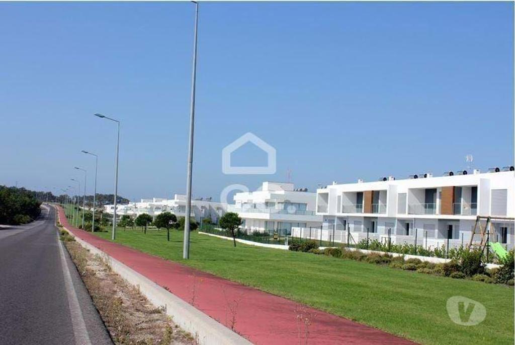 Terrenos Alcobaça - Fotos para Lote de construção para 5 moradias em banda na praia da Pedra do