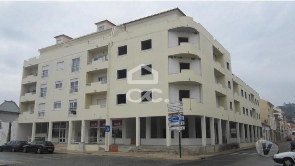 Comprar Loja Coruche - Fotos para Edificio de habitação e comercio em Coruche ( por concluir)