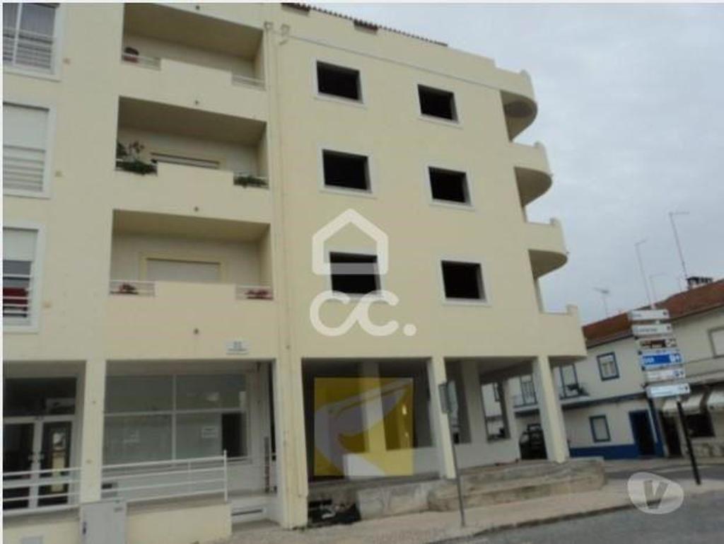 Comprar Loja Coruche - Fotos para Edificio de habitação e comercio em Coruche ( por concluir)