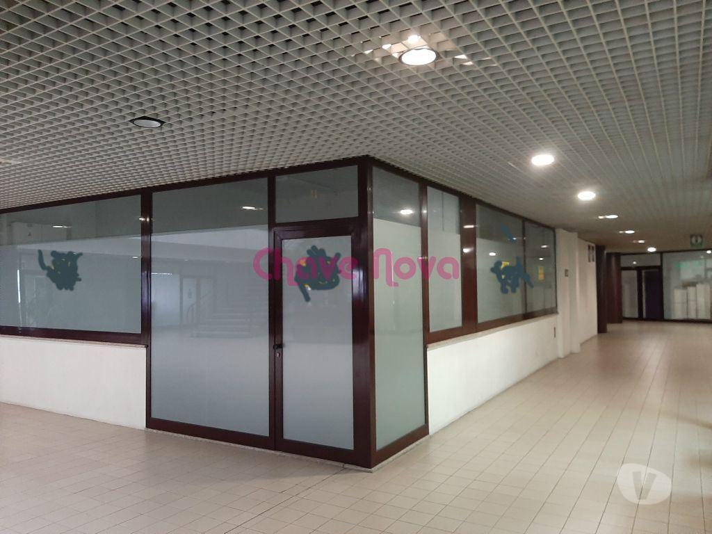 Comprar Loja Vila Nova de Gaia - Fotos para Loja de gaveto em Edifício comercial.
