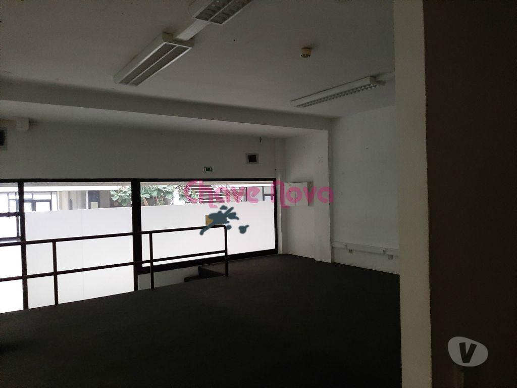 Comprar Loja Vila Nova de Gaia - Fotos para Loja de gaveto em Edifício comercial.
