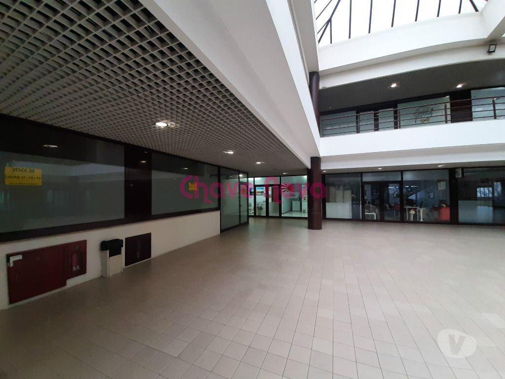 Comprar Loja Vila Nova de Gaia - Fotos para Loja de gaveto em Edifício comercial.