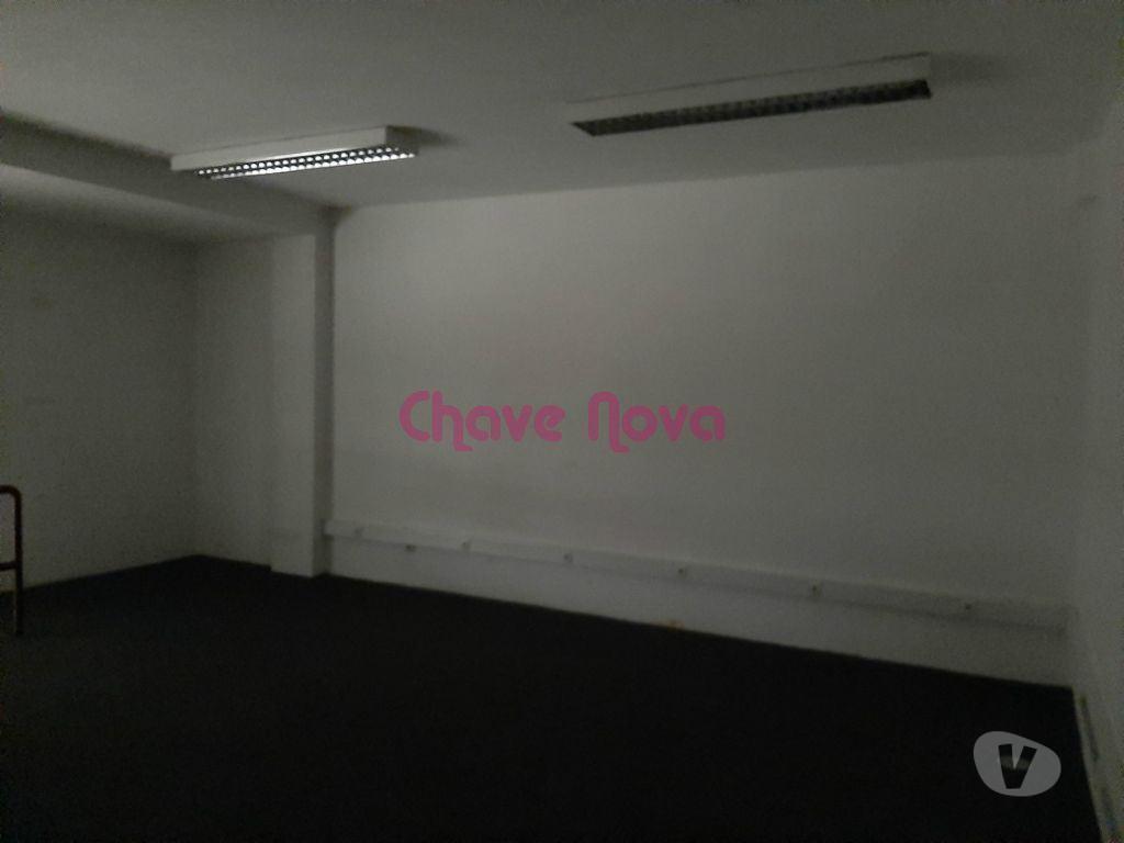Comprar Loja Vila Nova de Gaia - Fotos para Loja de gaveto em Edifício comercial.