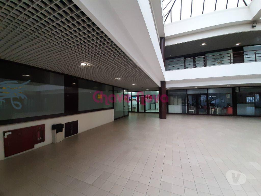 Comprar Loja Vila Nova de Gaia - Fotos para Loja de gaveto em Edifício comercial.