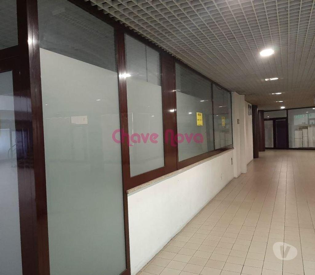 Comprar Loja Vila Nova de Gaia - Fotos para Loja de gaveto em Edifício comercial.