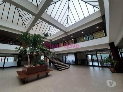 Comprar Loja - Fotos para Loja de gaveto em Edifício comercial.