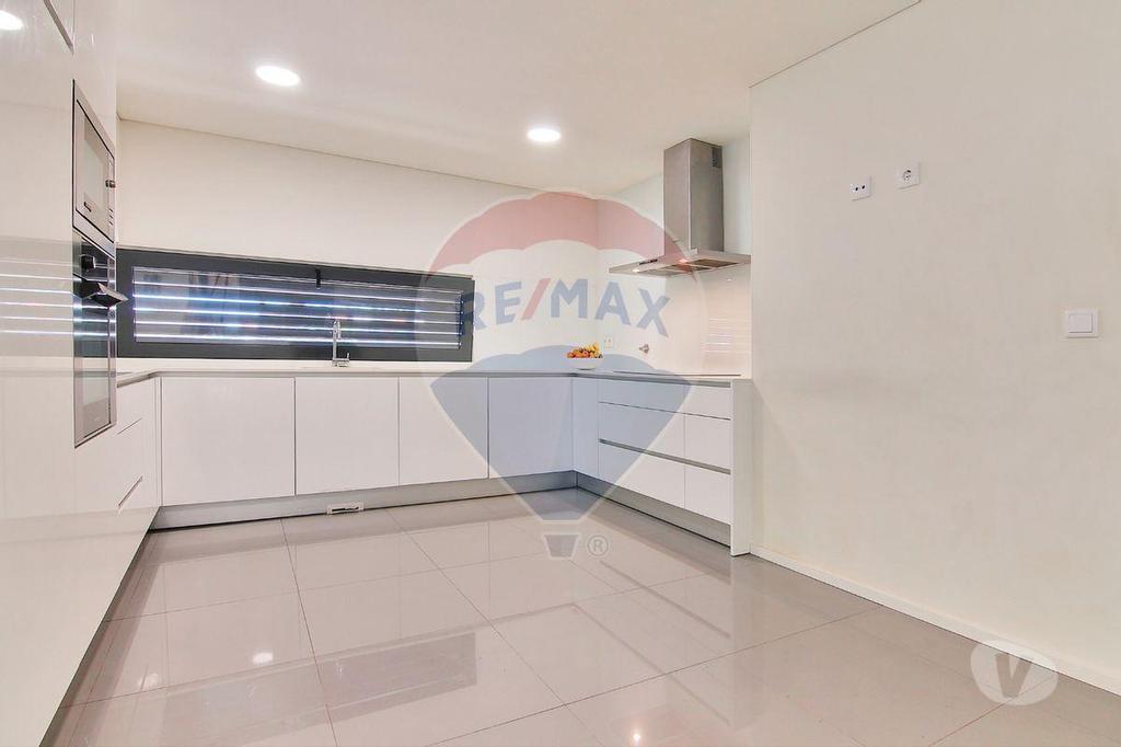 Apartamentos a venda Porto - Fotos para Porto-Moradia T5 para venda (125061006-132)