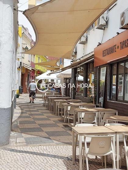 Venda Sala Comercial - Fotos para Novo espaço comercial na baixa de Portimão! A dois passos da...