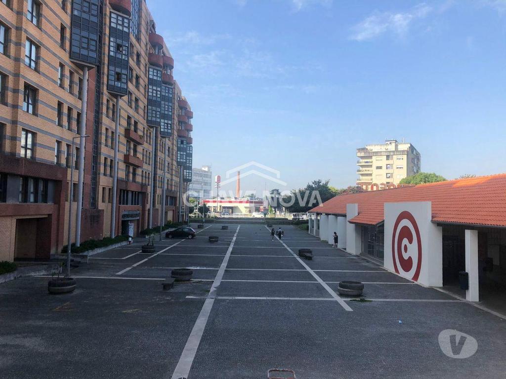 Comprar Loja Gondomar - Fotos para Loja no centro comercial Chão Verde em Rio Tinto