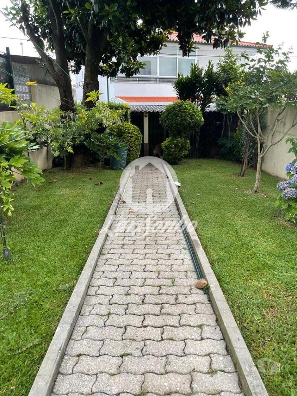 Apartamentos a venda Barcelos - Fotos para Barcelos-Moradia M4 com garagem fechada (265-M-00968)