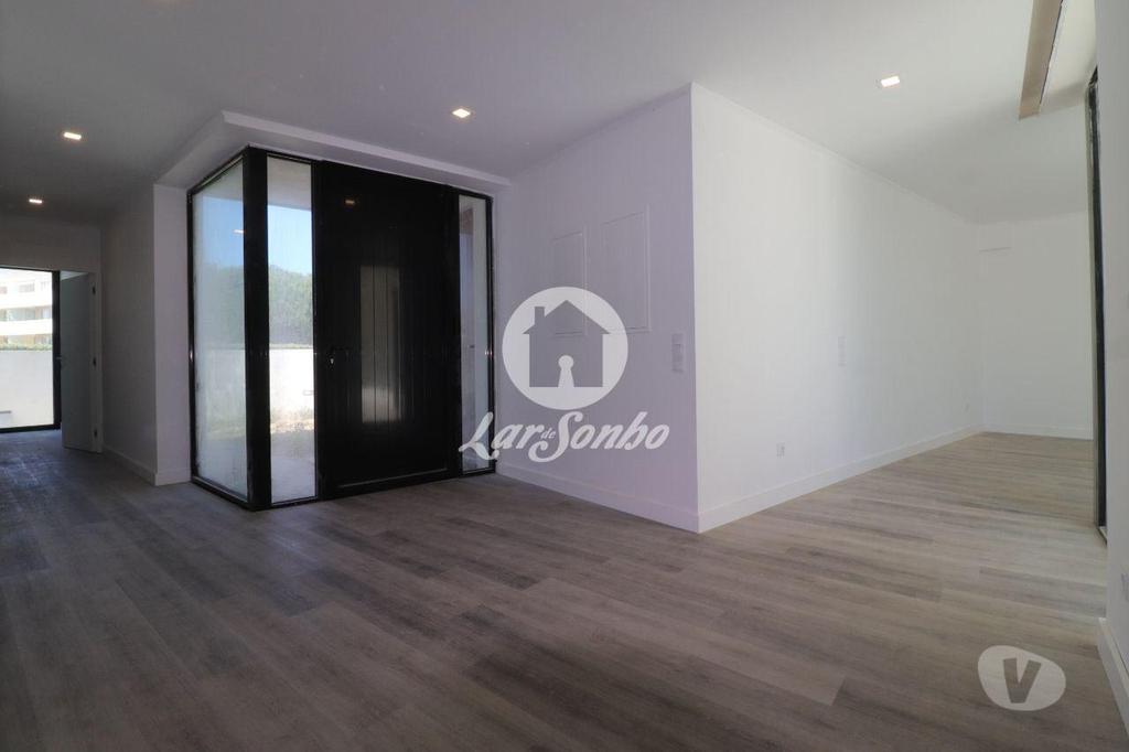 Apartamentos a venda Ovar - Fotos para Moradia de Gaveto T5 com Piscina na Praia de Esmoriz
