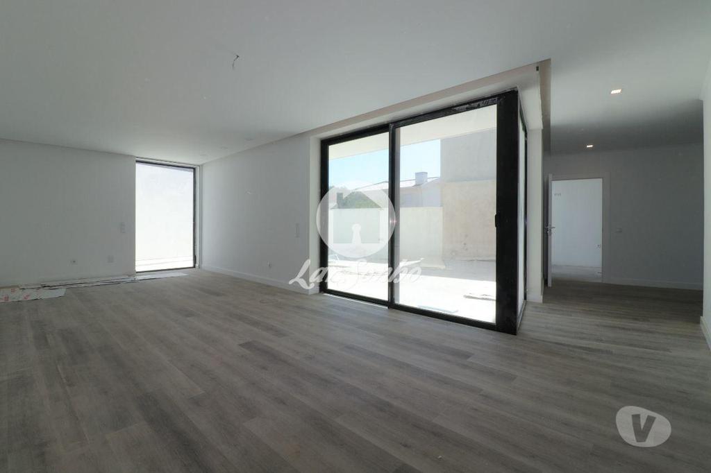 Apartamentos a venda Ovar - Fotos para Moradia de Gaveto T5 com Piscina na Praia de Esmoriz