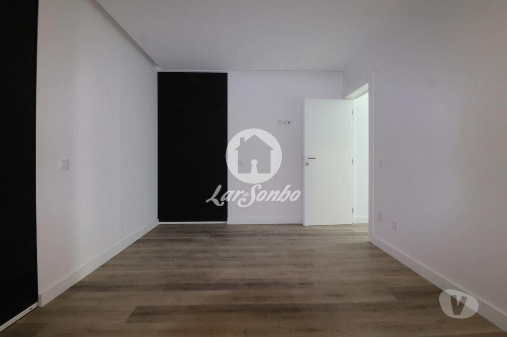 Apartamentos a venda Ovar - Fotos para Moradia de Gaveto T5 com Piscina na Praia de Esmoriz
