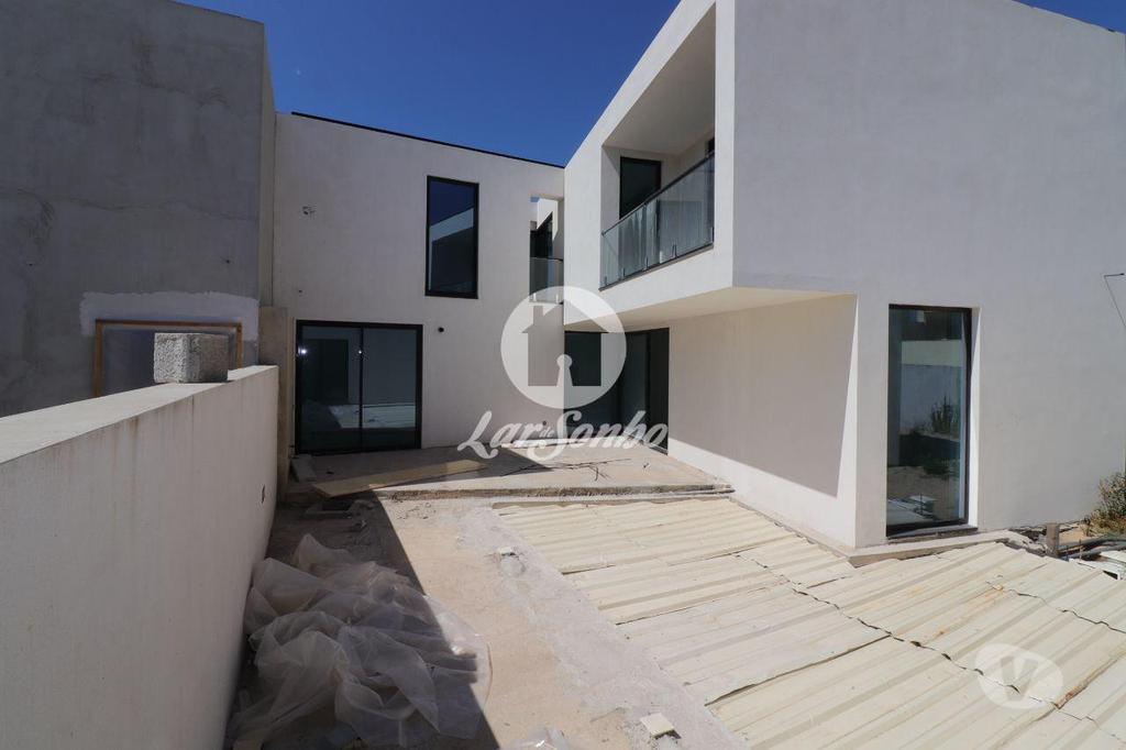 Apartamentos a venda Ovar - Fotos para Moradia de Gaveto T5 com Piscina na Praia de Esmoriz