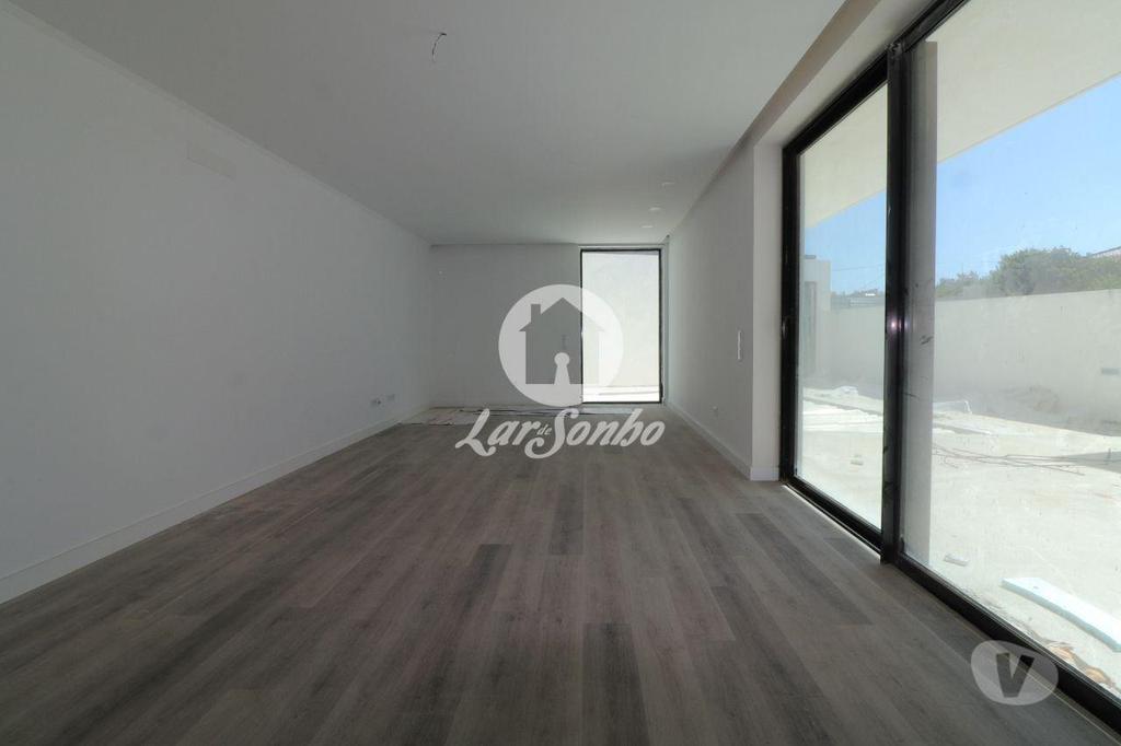 Apartamentos a venda Ovar - Fotos para Moradia de Gaveto T5 com Piscina na Praia de Esmoriz