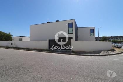 Apartamentos a venda - Fotos para Moradia de Gaveto T5 com Piscina na Praia de Esmoriz