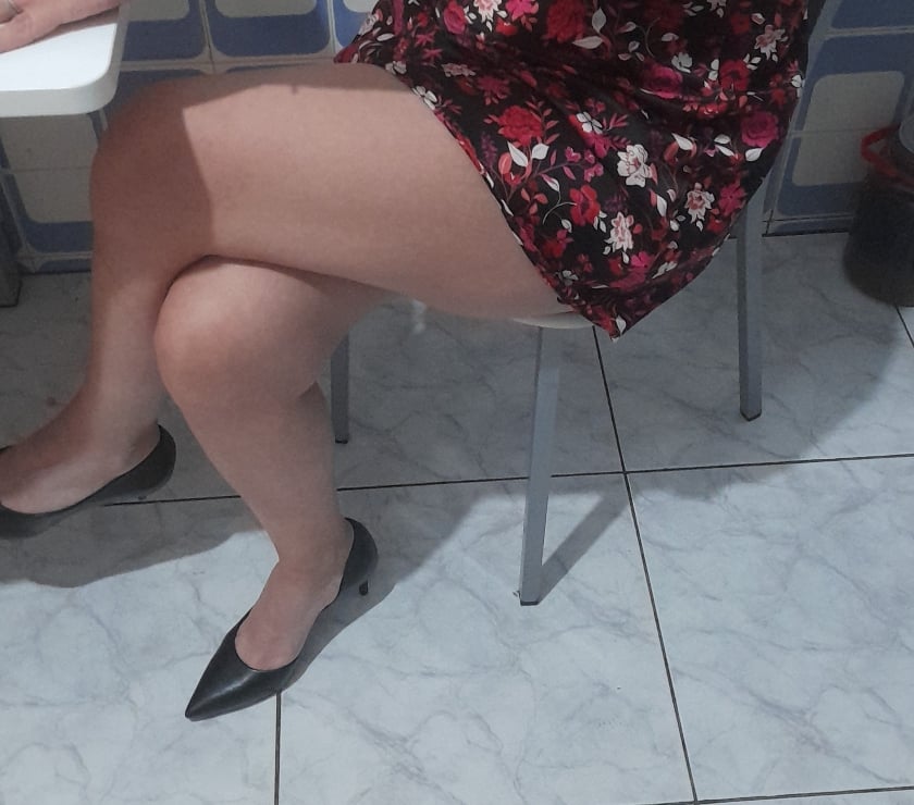 Mulher portuguesa linda loira simpatica sexy carinhosa