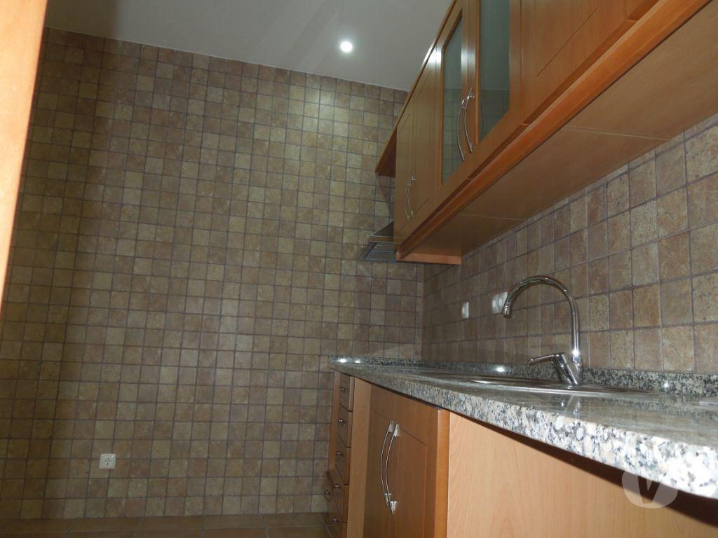 Apartamentos a venda Castelo de Vide - Fotos para Moradia banda T2+T3, bem localizada no centro de Castelo de