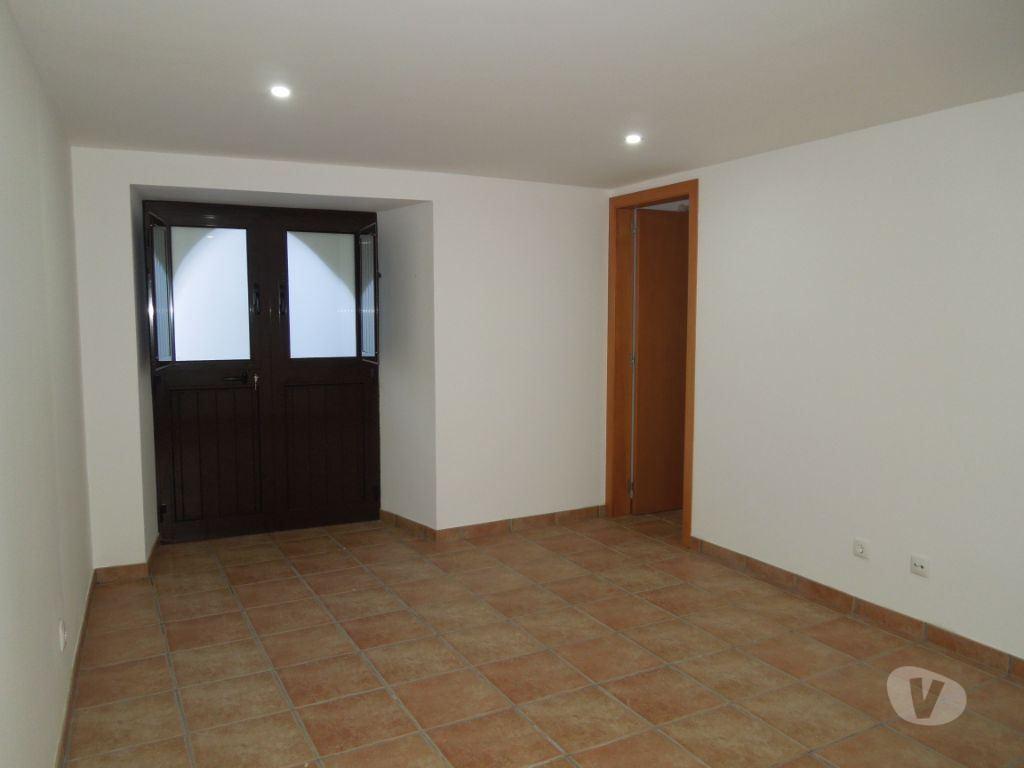 Apartamentos a venda Castelo de Vide - Fotos para Moradia banda T2+T3, bem localizada no centro de Castelo de
