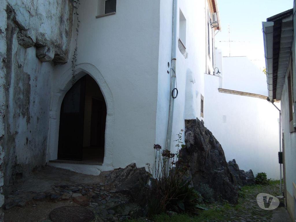 Apartamentos a venda Castelo de Vide - Fotos para Moradia banda T2+T3, bem localizada no centro de Castelo de