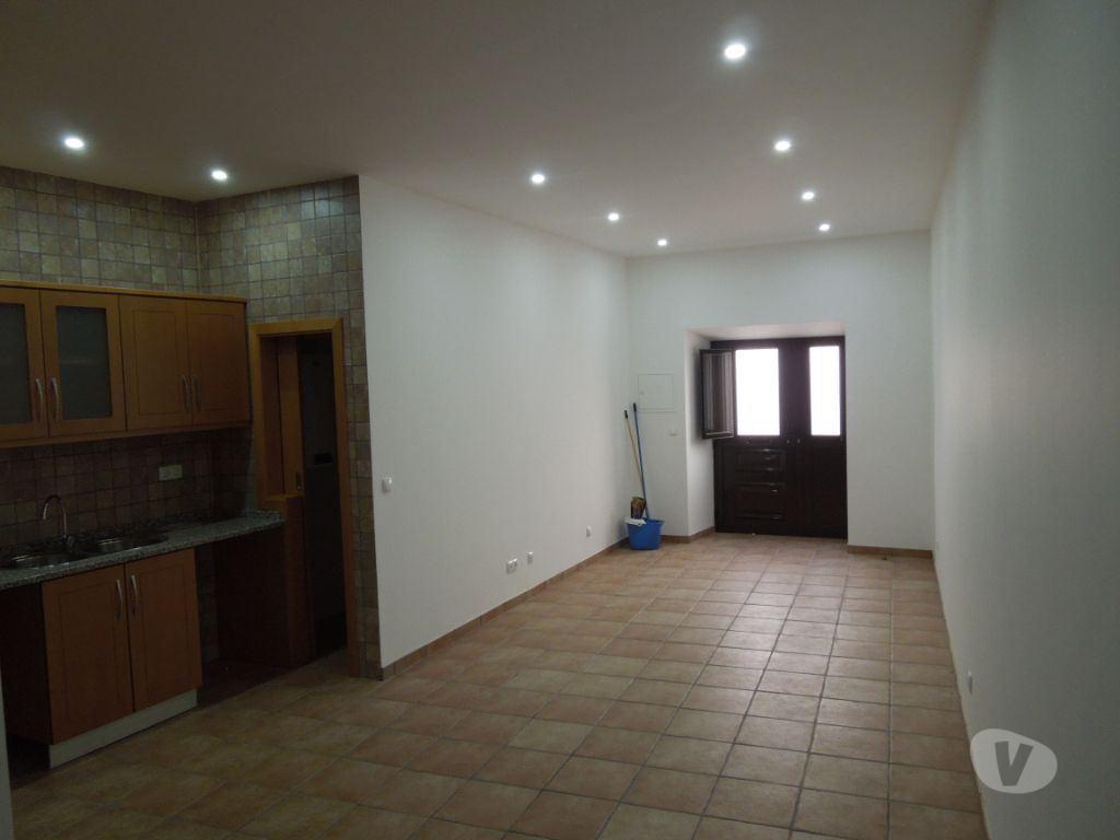 Apartamentos a venda Castelo de Vide - Fotos para Moradia banda T2+T3, bem localizada no centro de Castelo de