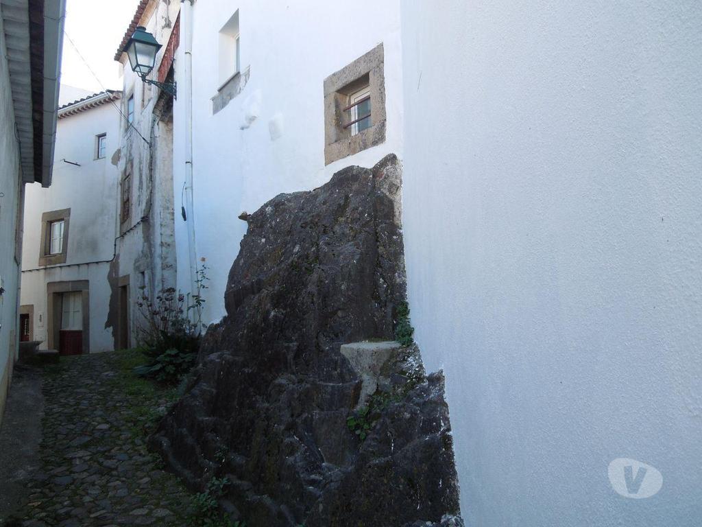 Apartamentos a venda Castelo de Vide - Fotos para Moradia banda T2+T3, bem localizada no centro de Castelo de