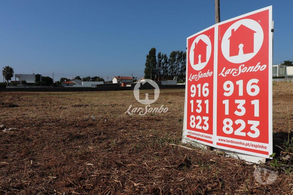 Terrenos Ovar - Fotos para Terreno com Projecto Aprovado para 8 Apartamentos (259-T-00148)