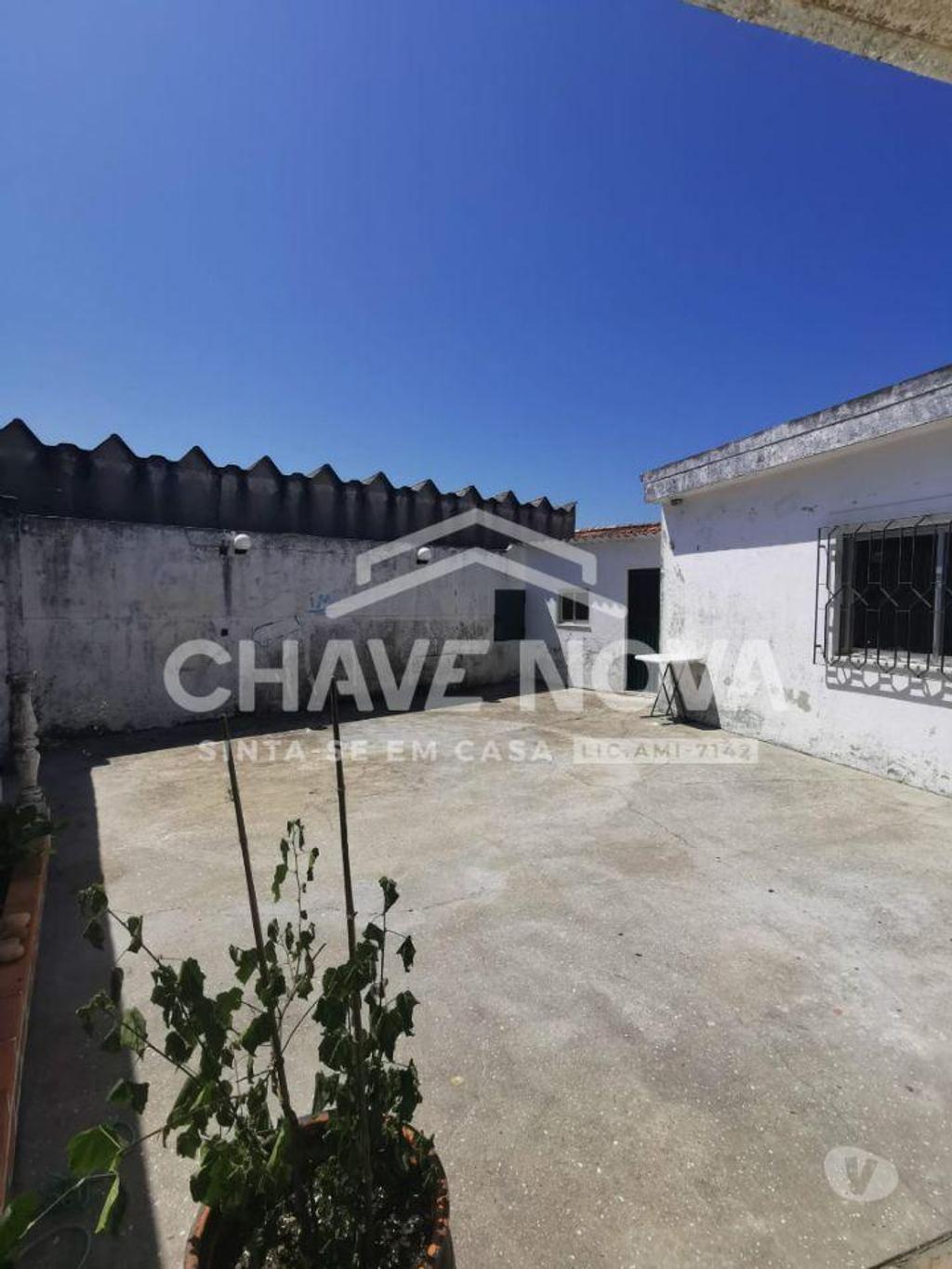 Apartamentos a venda Vila Nova de Gaia - Fotos para Moradia Para Recuperar em Canidelo (700m das Praias) (GN 01491)