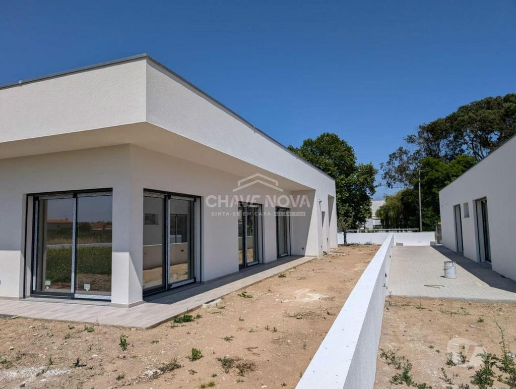 Apartamentos a venda Aveiro - Fotos para Aveiro-Moradia Isolada T4 próxima de Aveiro (AVR 00011)