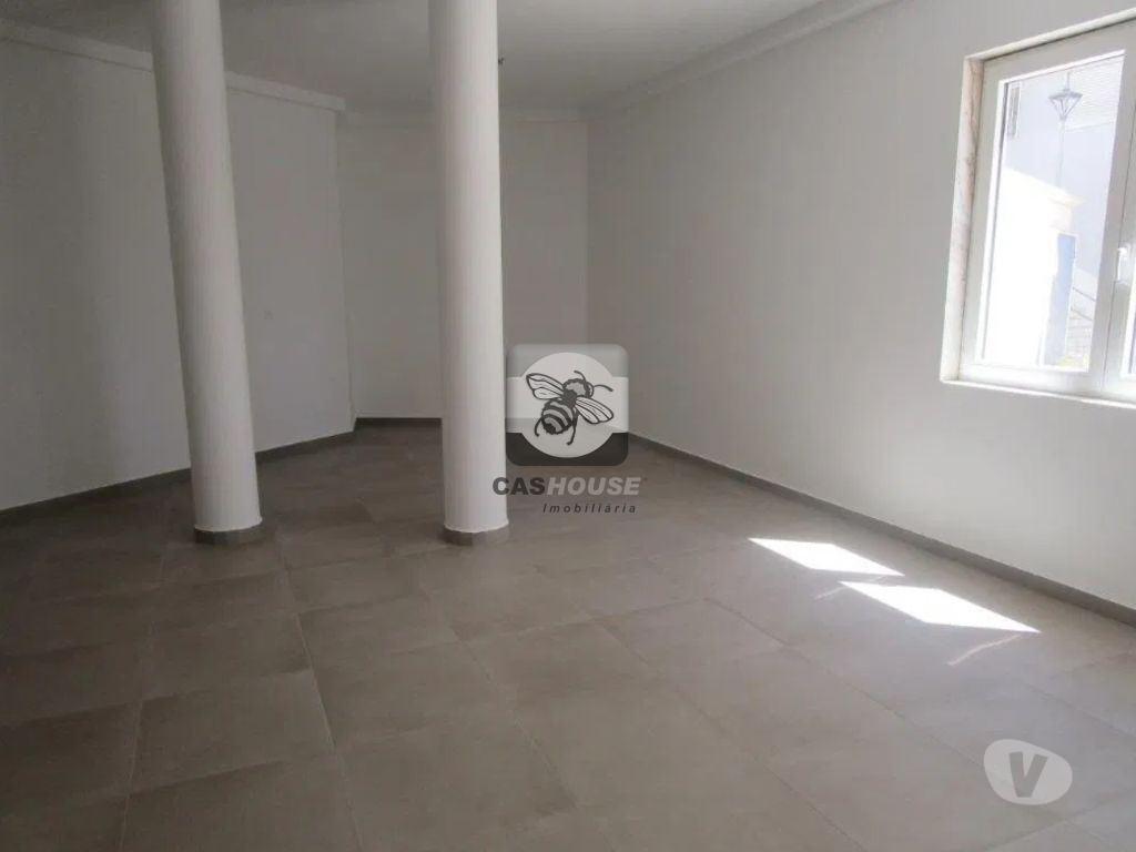 Comprar Loja Oeiras - Fotos para Loja a Estrear em Queijas - 2 Pisos