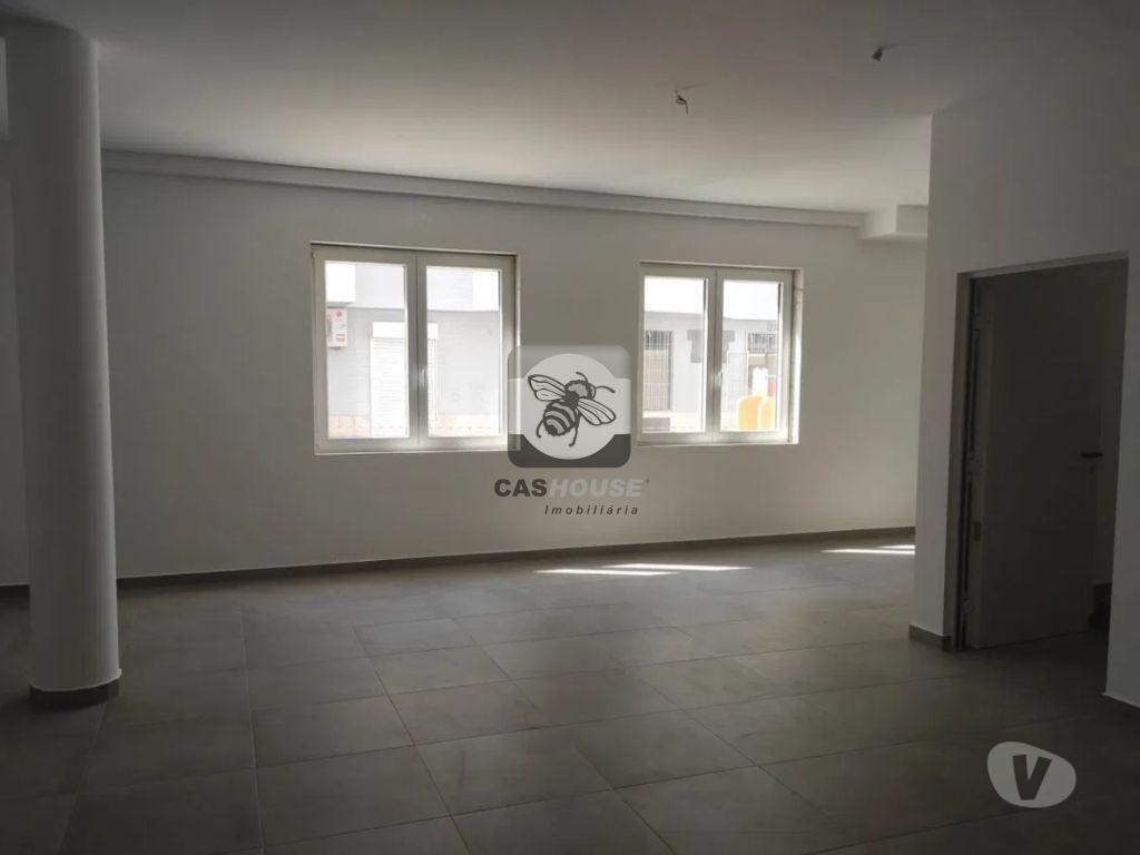 Comprar Loja Oeiras - Fotos para Loja a Estrear em Queijas - 2 Pisos