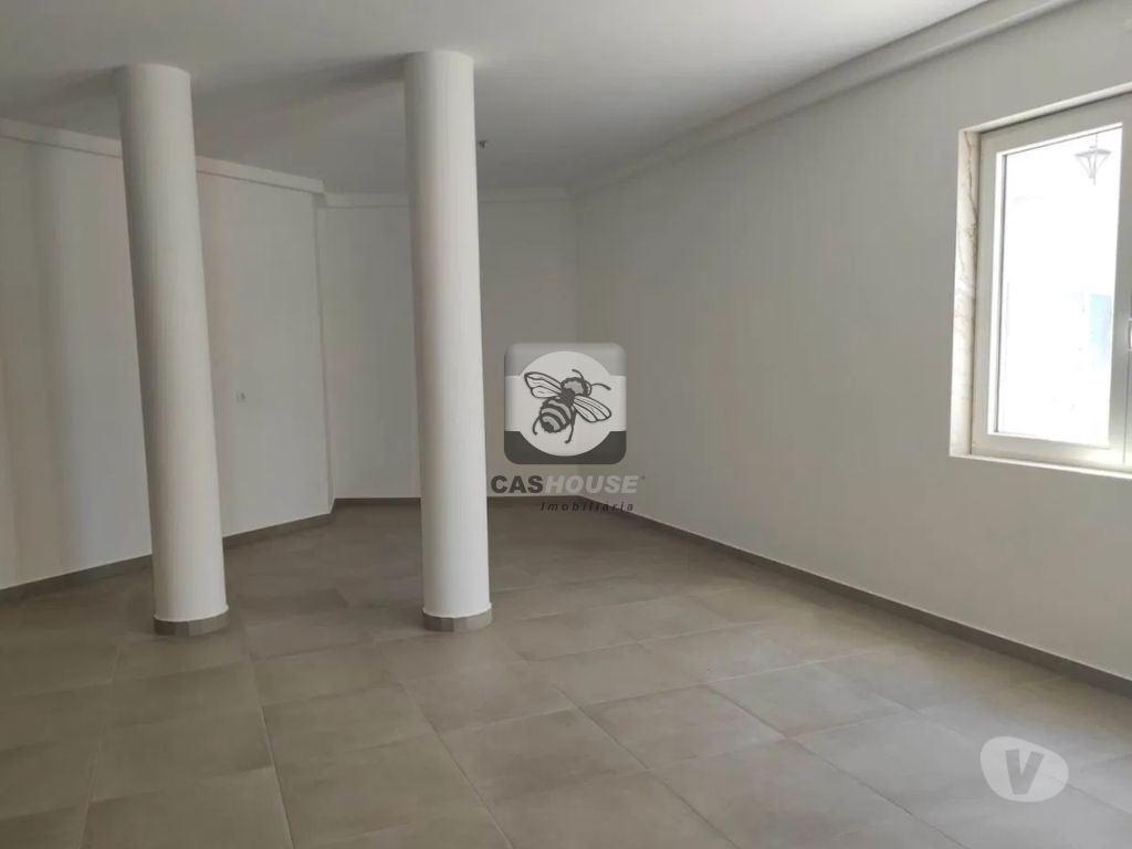 Comprar Loja Oeiras - Fotos para Loja a Estrear em Queijas - 2 Pisos