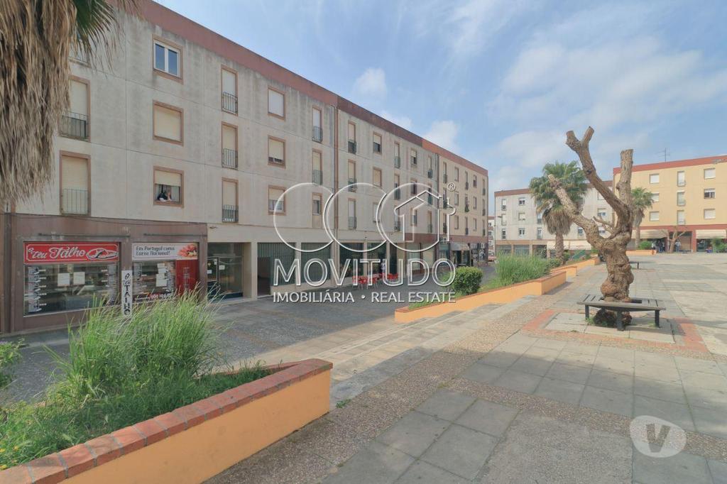 Comprar Loja Vila Franca de Xira - Fotos para Loja de 54 m2 para arrendar com 2 frentes em Vialonga