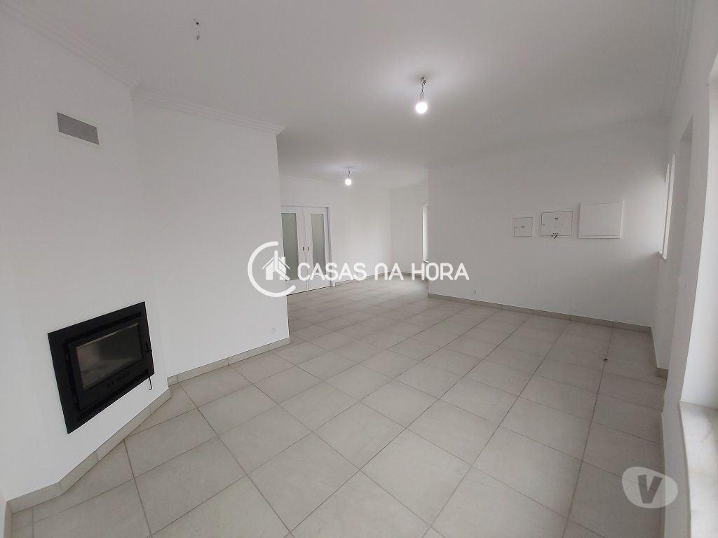 Apartamentos a venda Mafra - Fotos para EXCELENTE MORADIA V3 + 1 3 Pisos REMODELADA Próximo ao Centro