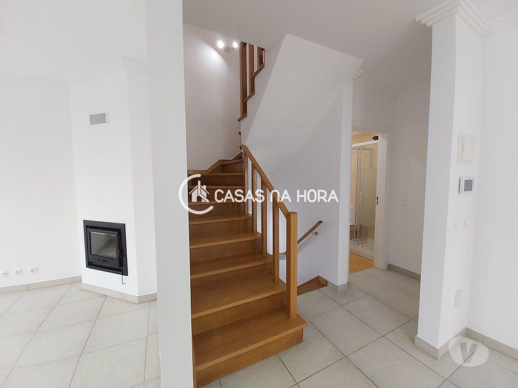 Apartamentos a venda Mafra - Fotos para EXCELENTE MORADIA V3 + 1 3 Pisos REMODELADA Próximo ao Centro