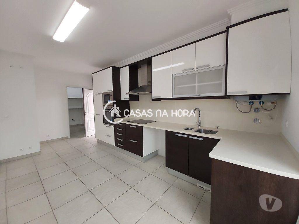 Apartamentos a venda Mafra - Fotos para EXCELENTE MORADIA V3 + 1 3 Pisos REMODELADA Próximo ao Centro